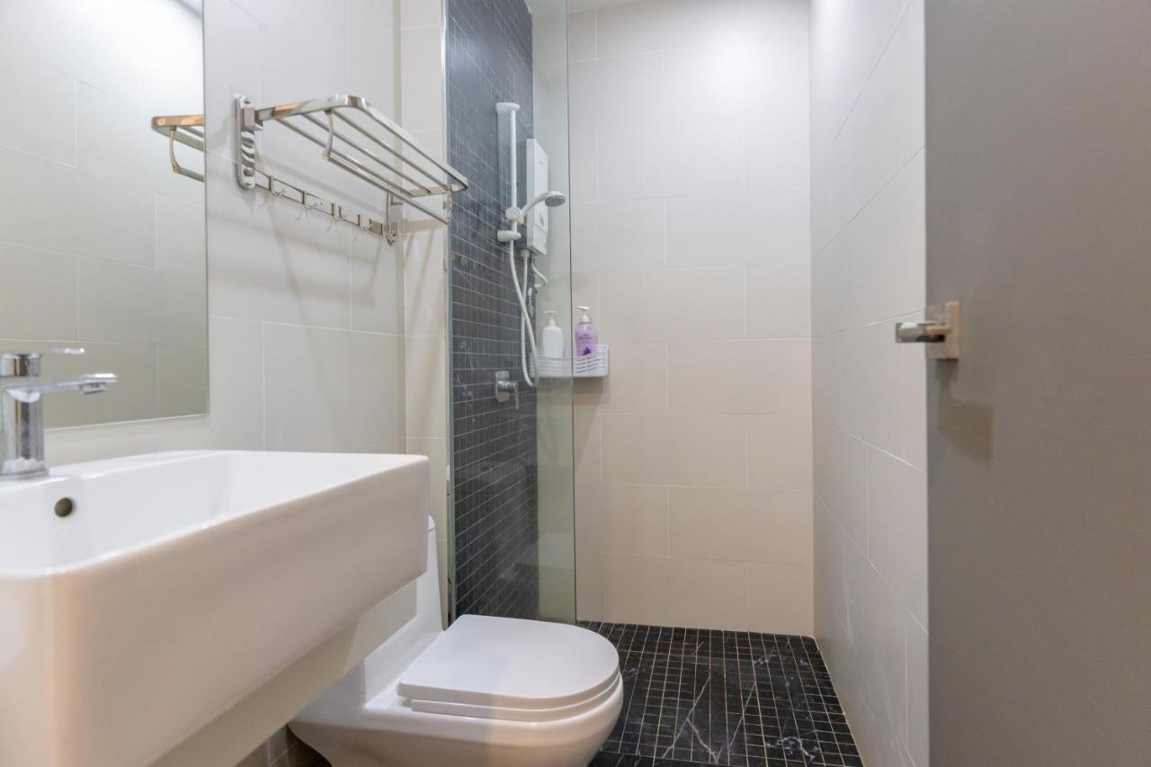 Beacon Executive Suite Penang Джордж Таун Екстериор снимка