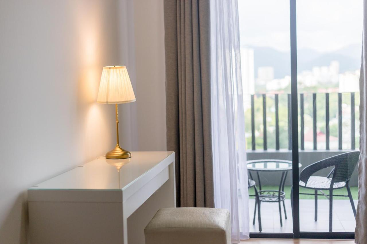 Beacon Executive Suite Penang Джордж Таун Екстериор снимка