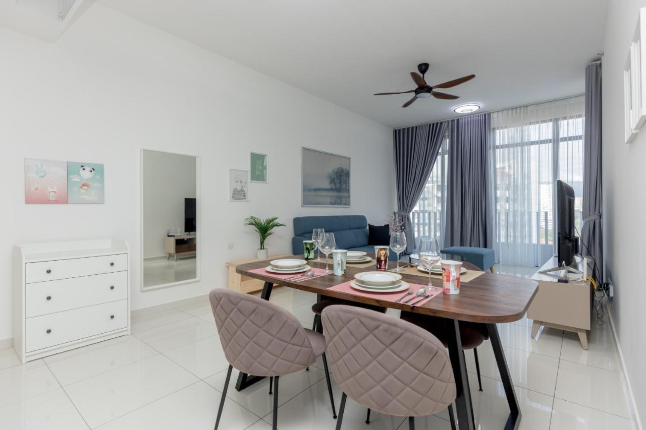 Beacon Executive Suite Penang Джордж Таун Екстериор снимка