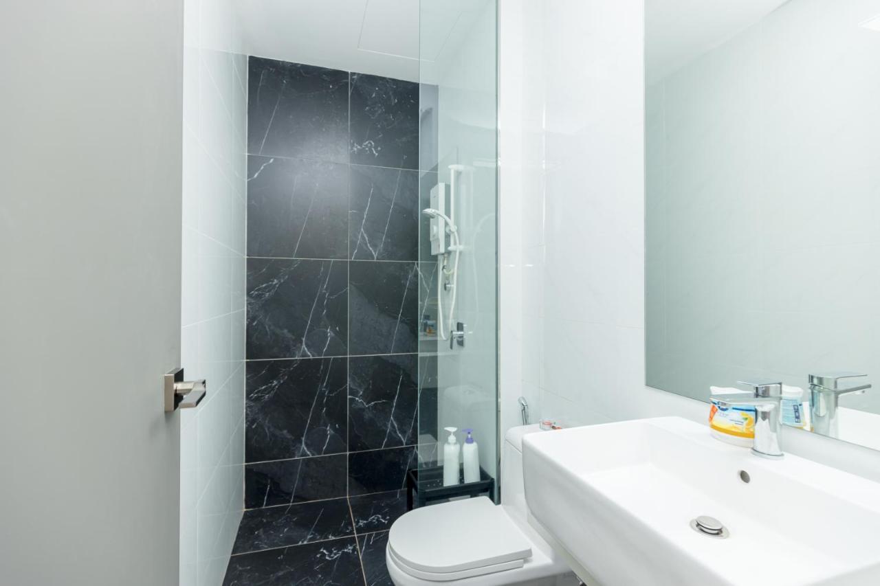 Beacon Executive Suite Penang Джордж Таун Екстериор снимка