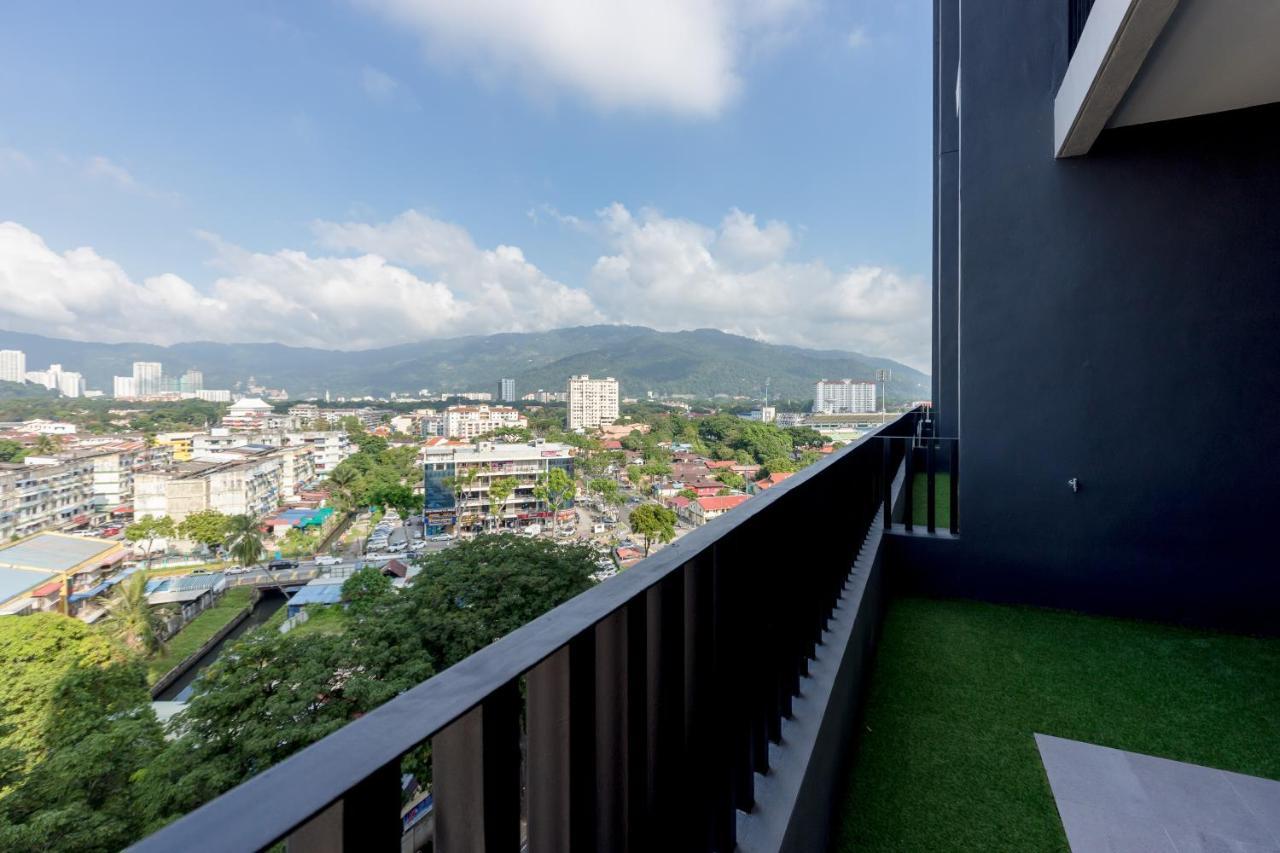 Beacon Executive Suite Penang Джордж Таун Екстериор снимка