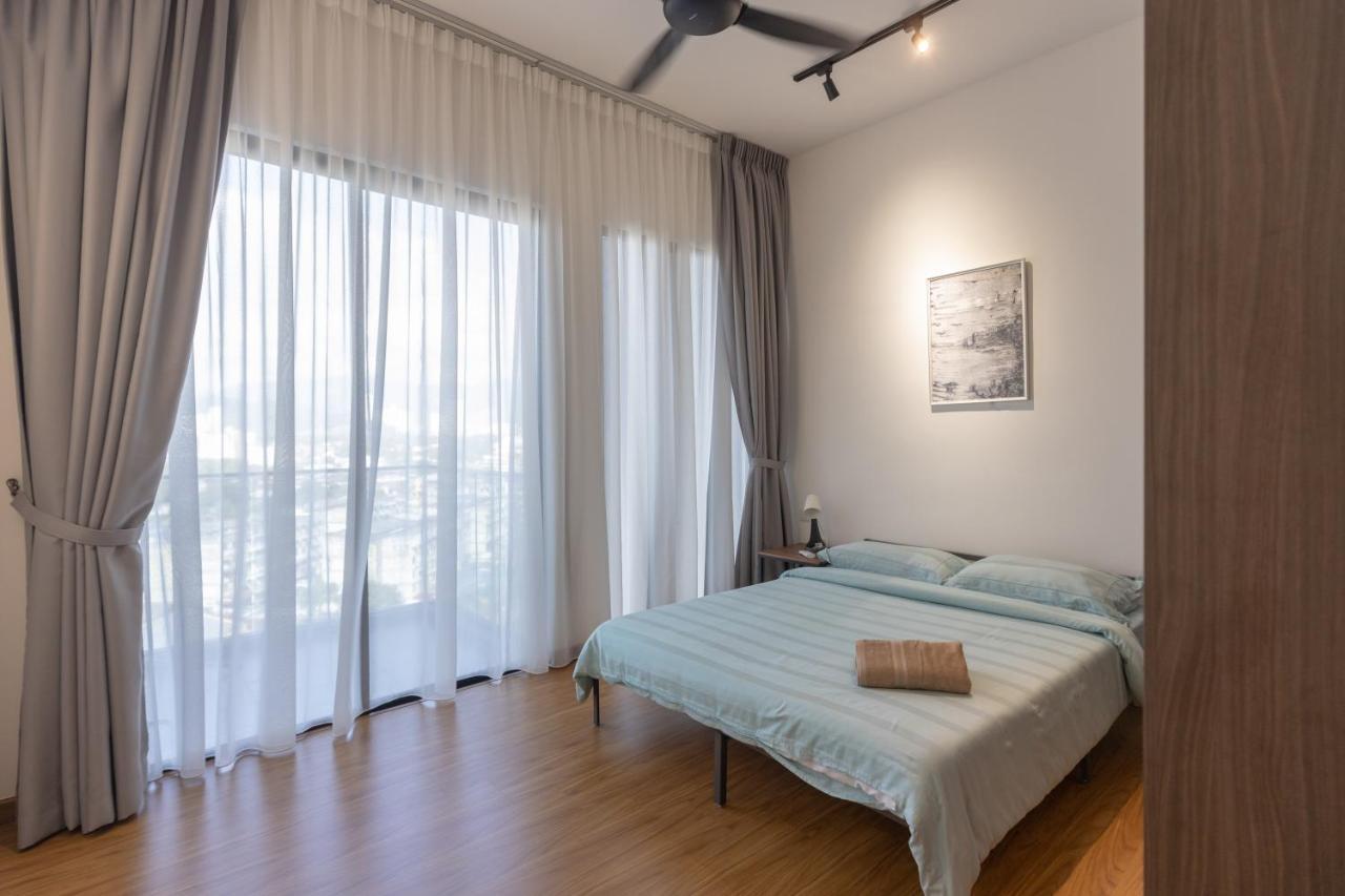 Beacon Executive Suite Penang Джордж Таун Екстериор снимка